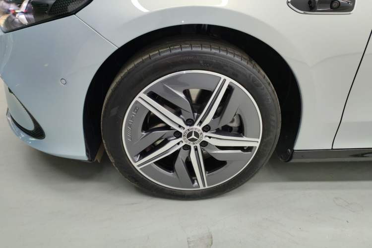 Used Mercedes-Benz CLA Electric 2025 300L Ultra-Long Range Version Left Front Wheel Hub