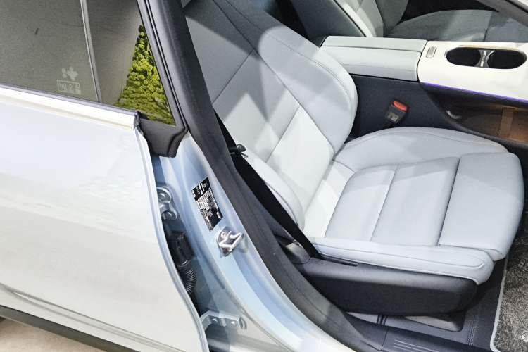 Used Mercedes-Benz CLA Electric 2025 300L Ultra-Long Range Version Right Front Seat