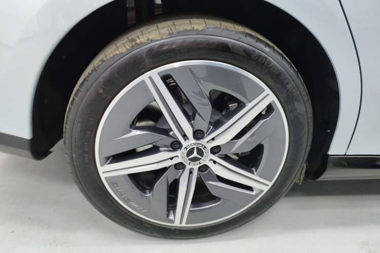 Used Mercedes-Benz CLA Electric 2025 300L Ultra-Long Range Version Right Rear Wheel Hub