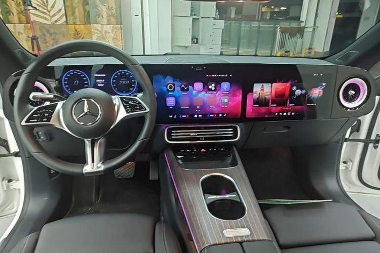 Used Mercedes-Benz CLA Electric 2025 300L Ultra-Long Range Smart Edition Center Console