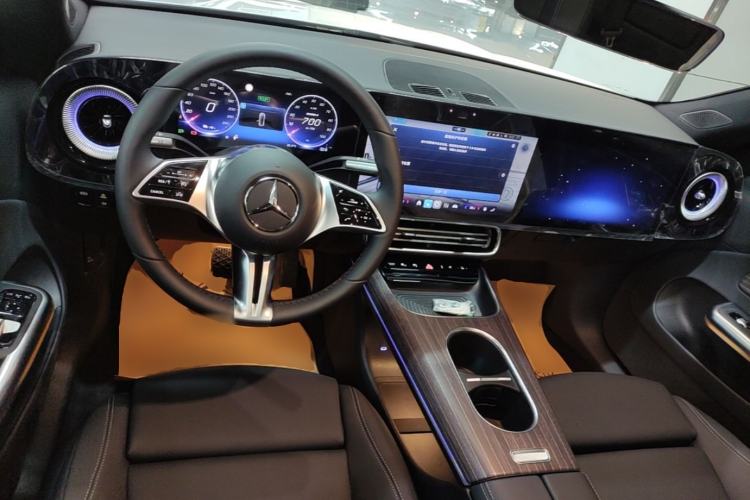 Used Mercedes-Benz CLA Electric 2025 300L Ultra-Long Range Smart Edition Center Console