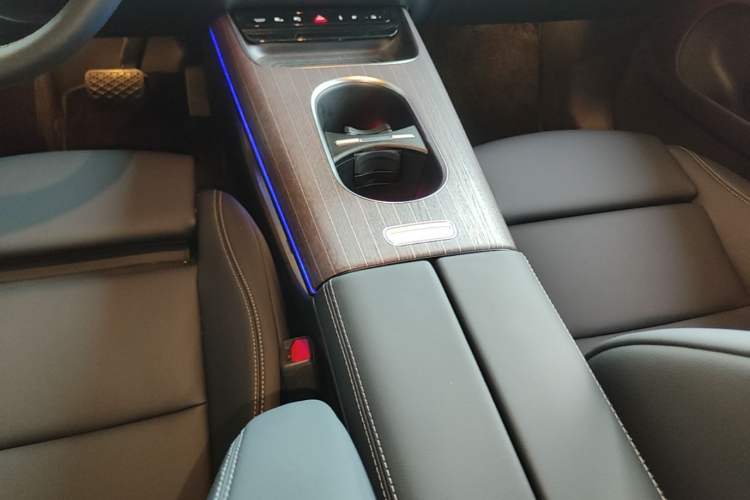 Used Mercedes-Benz CLA Electric 2025 300L Ultra-Long Range Smart Edition Gear Lever