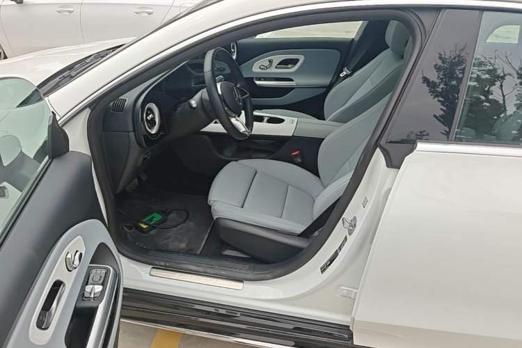 Used Mercedes-Benz CLA Electric 2025 300L Ultra-Long Range Smart Edition Left Front Seat