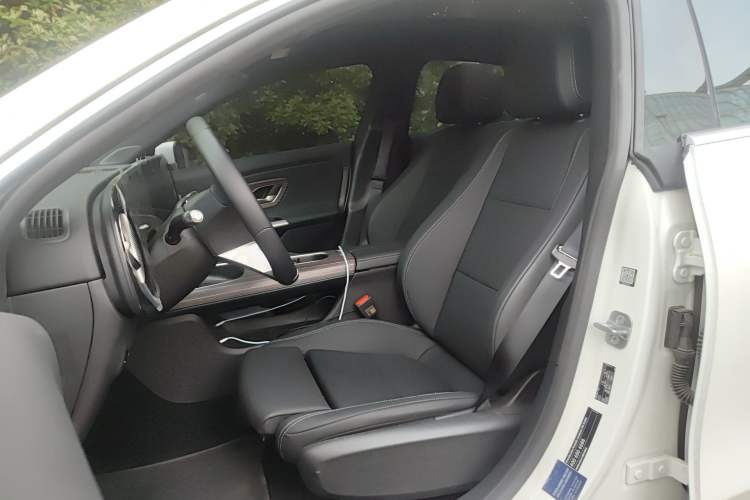 Used Mercedes-Benz CLA Electric 2025 300L Ultra-Long Range Smart Edition Left Front Seat