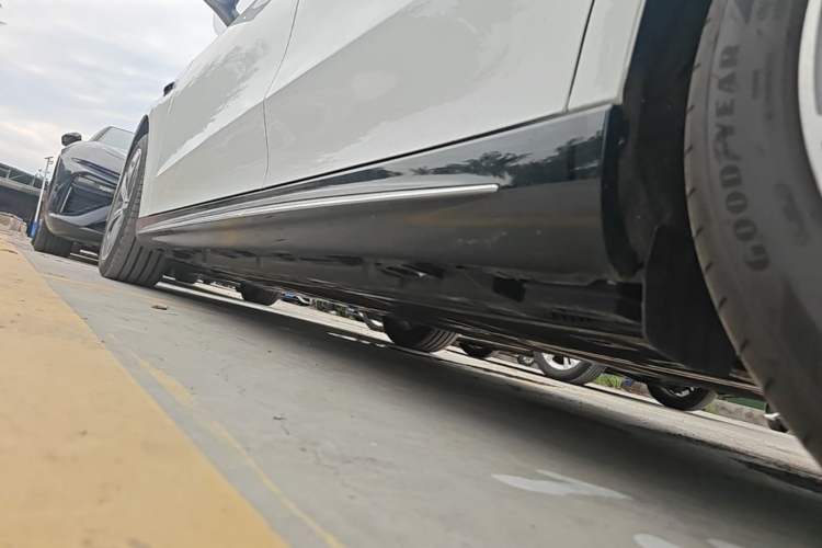 Used Mercedes-Benz CLA Electric 2025 300L Ultra-Long Range Smart Edition Left Side Sill
