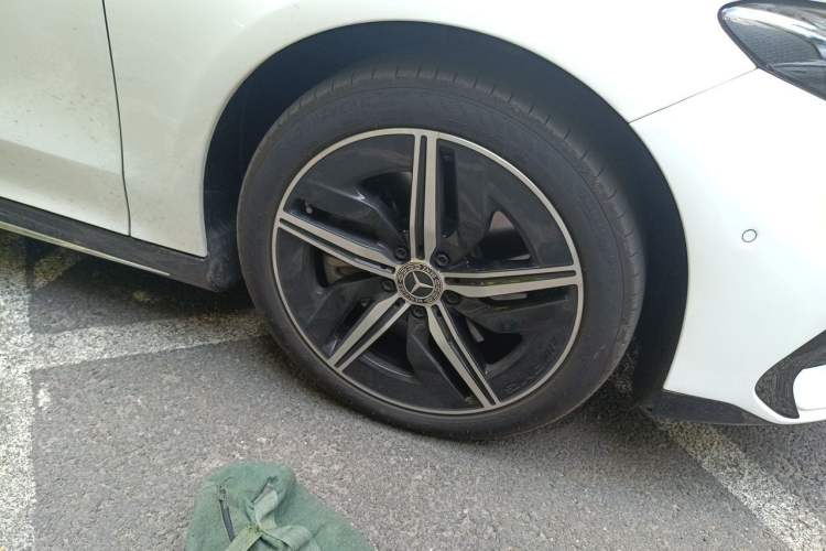 Used Mercedes-Benz CLA Electric 2025 300L Ultra-Long Range Smart Edition Right Front Wheel Hub