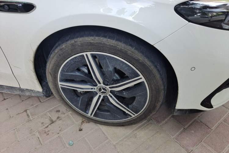 Used Mercedes-Benz CLA Electric 2025 300L Ultra-Long Range Smart Edition Right Front Wheel Hub