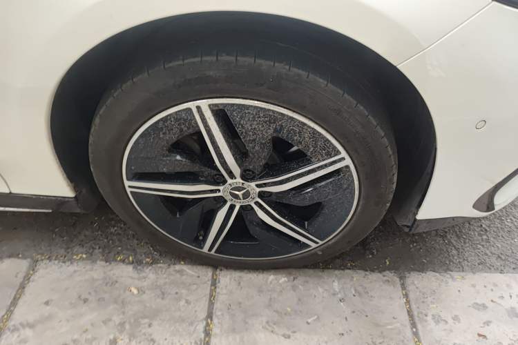 Used Mercedes-Benz CLA Electric 2025 300L Ultra-Long Range Smart Edition Right Front Wheel Hub