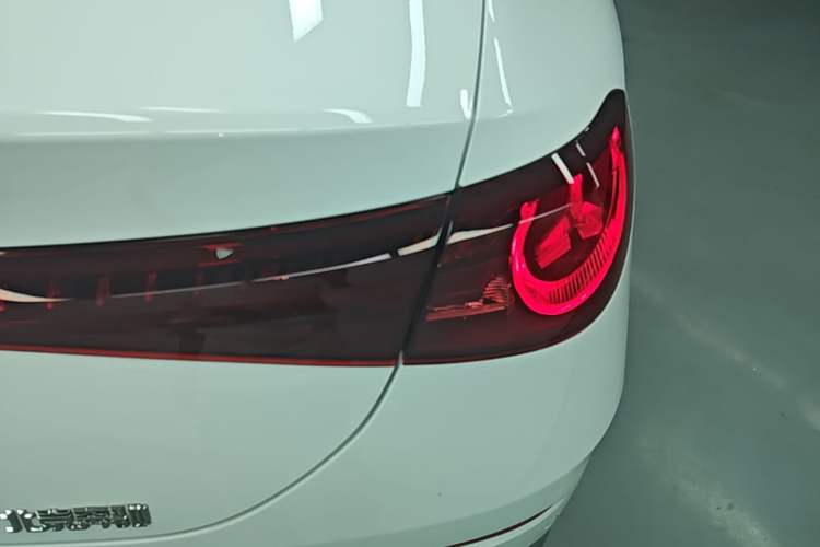 Used Mercedes-Benz CLA Electric 2025 300L Ultra-Long Range Smart Edition Right Rear Taillight