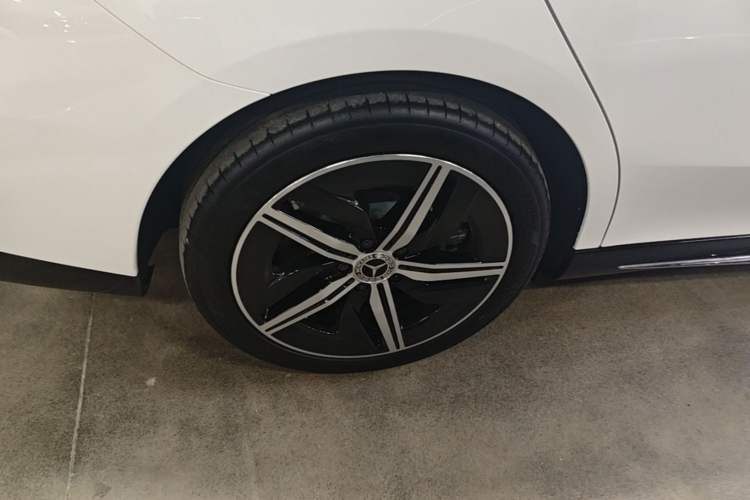 Used Mercedes-Benz CLA Electric 2025 300L Ultra-Long Range Smart Edition Right Rear Wheel Hub