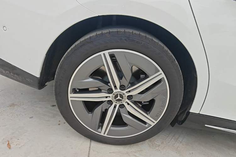 Used Mercedes-Benz CLA Electric 2025 300L Ultra-Long Range Smart Edition Right Rear Wheel Hub