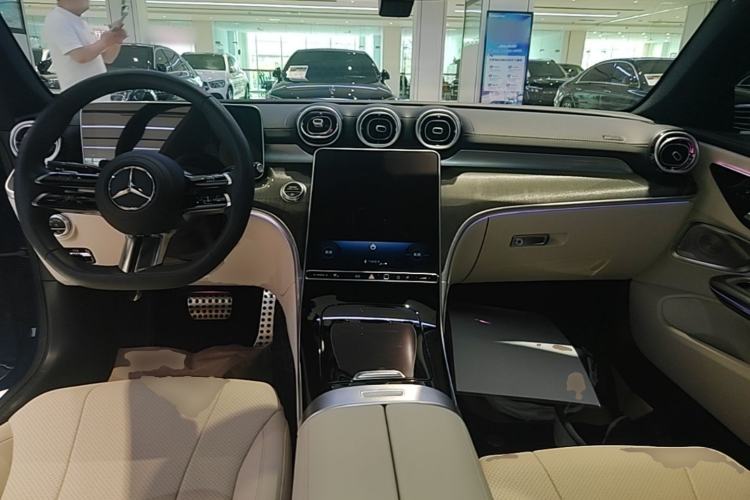 Used Mercedes-Benz CLE 2024 CLE 300 4MATIC Dynamic Coupe Center Console