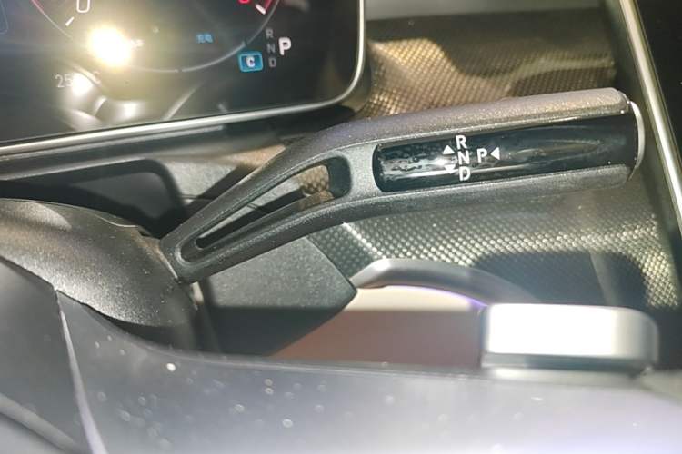 Used Mercedes-Benz CLE 2024 CLE 300 4MATIC Dynamic Coupe Gear Lever