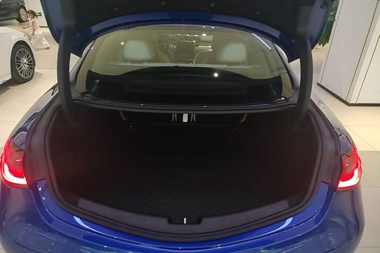 Used Mercedes-Benz CLE 2024 CLE 300 4MATIC Dynamic Coupe Trunk