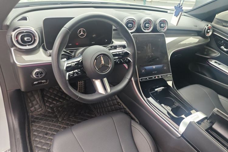 Used Mercedes-Benz CLE 2024 CLE 300 4MATIC Dynamic Coupe Center Console