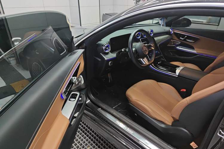 Used Mercedes-Benz CLE 2024 CLE 300 4MATIC Dynamic Coupe Driver Seat