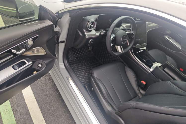 Used Mercedes-Benz CLE 2024 CLE 300 4MATIC Dynamic Coupe Driver Seat