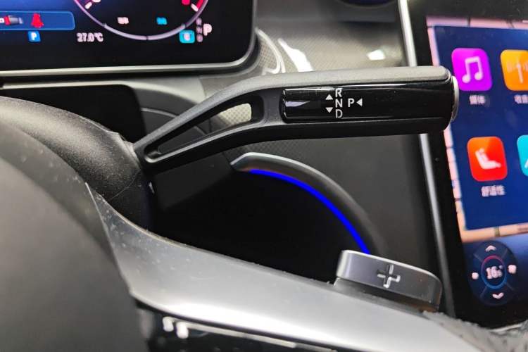 Used Mercedes-Benz CLE 2024 CLE 300 4MATIC Dynamic Coupe Gear Lever