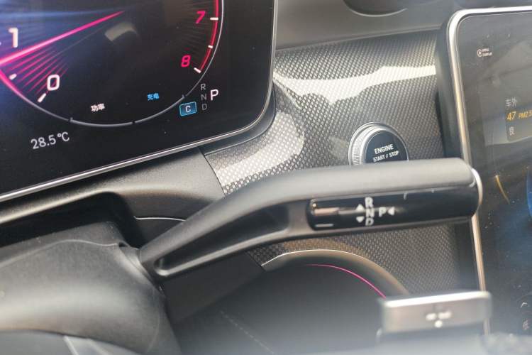 Used Mercedes-Benz CLE 2024 CLE 300 4MATIC Dynamic Coupe Gear Lever