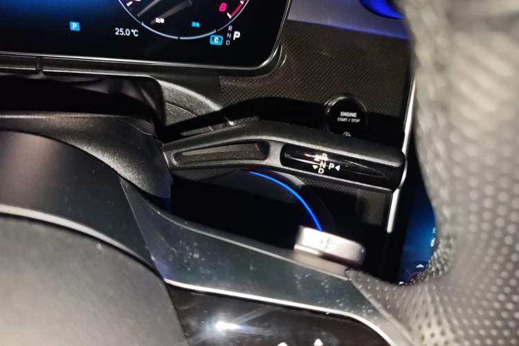 Used Mercedes-Benz CLE 2024 CLE 300 4MATIC Luxury Coupe Gear Lever