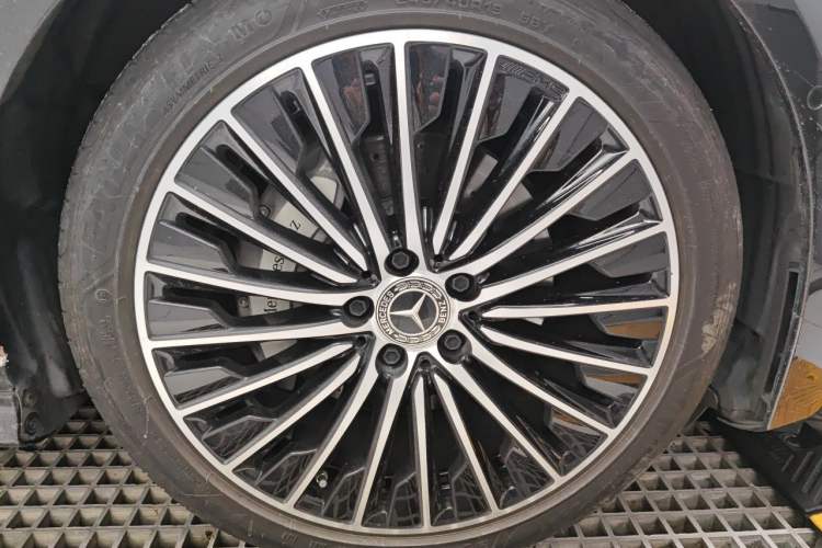 Used Mercedes-Benz CLE 2024 CLE 300 4MATIC Dynamic Coupe Right Front Wheel Hub