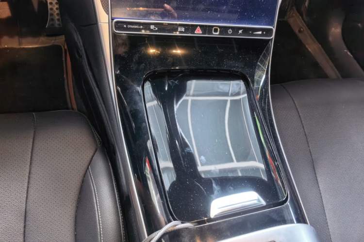Used Mercedes-Benz CLE 2024 CLE 300 4MATIC Dynamic Coupe Gear Lever