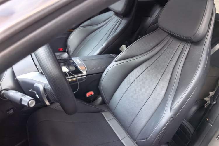 Used Mercedes-Benz CLE 2024 CLE 300 4MATIC Dynamic Coupe Left Front Seat