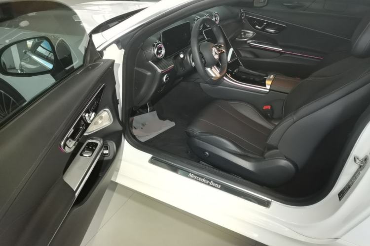 Used Mercedes-Benz CLE 2024 CLE 300 4MATIC Dynamic Coupe Driver Seat