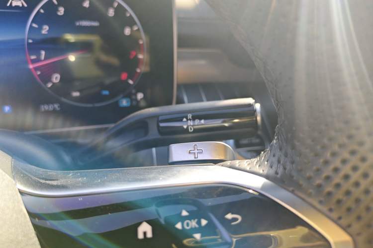 Used Mercedes-Benz CLE 2024 CLE 300 4MATIC Dynamic Coupe Gear Lever