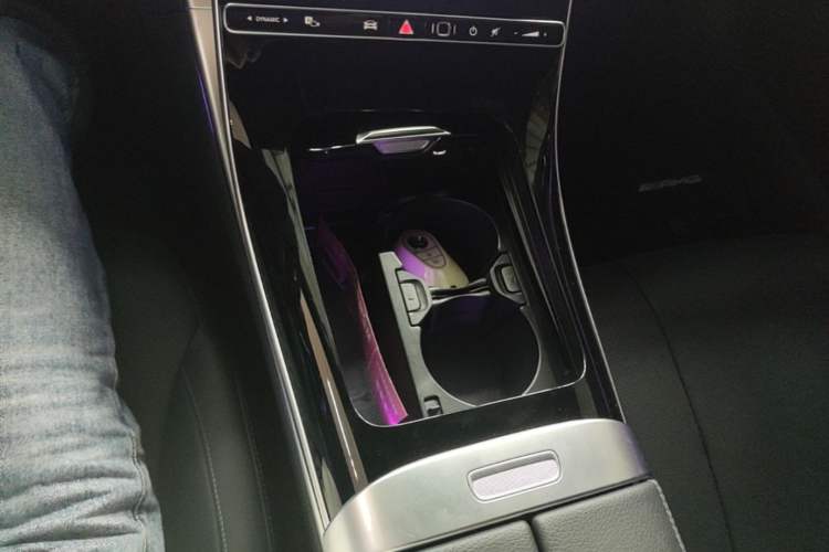 Used Mercedes-Benz CLE 2024 CLE 300 4MATIC Dynamic Coupe Gear Lever