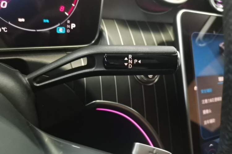 Used Mercedes-Benz CLE 2024 CLE 300 4MATIC Dynamic Coupe Gear Lever