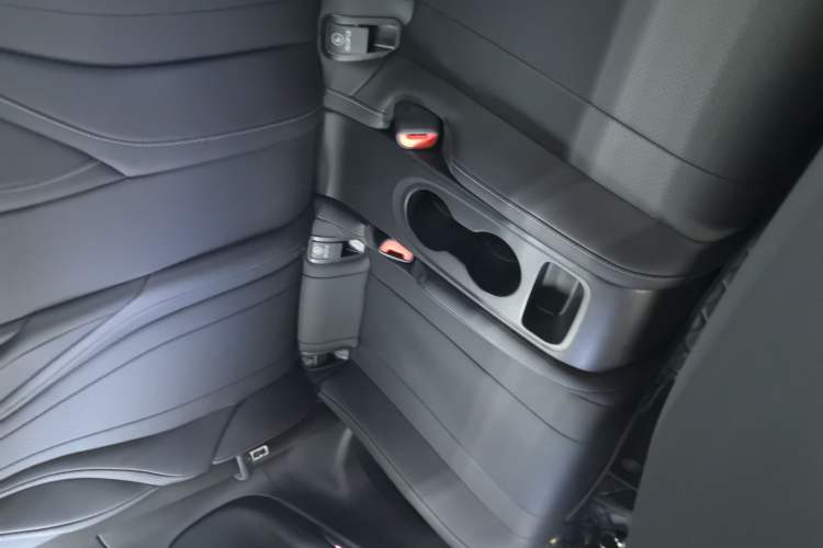 Used Mercedes-Benz CLE 2024 CLE 300 4MATIC Luxury Coupe Left Rear Seat