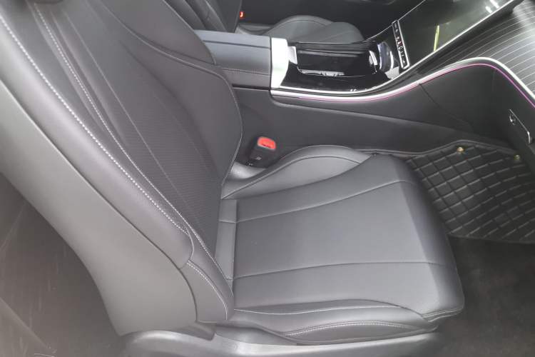 Used Mercedes-Benz CLE 2024 CLE 300 4MATIC Luxury Coupe Right Front Seat