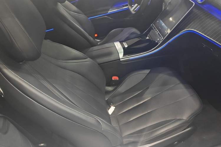 Used Mercedes-Benz CLE 2024 CLE 300 4MATIC Luxury Coupe Right Front Seat