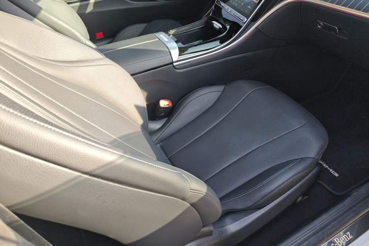 Used Mercedes-Benz CLE 2024 CLE 300 4MATIC Dynamic Coupe Right Front Seat