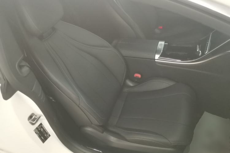 Used Mercedes-Benz CLE 2024 CLE 300 4MATIC Dynamic Coupe Right Front Seat
