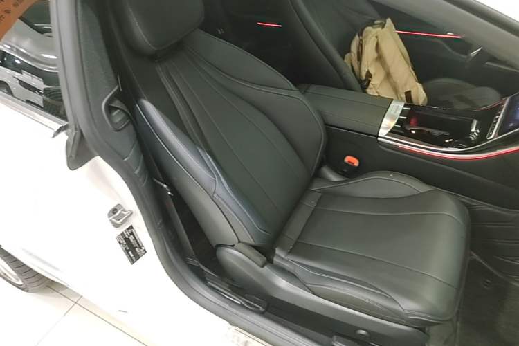 Used Mercedes-Benz CLE 2024 CLE 300 4MATIC Dynamic Coupe Right Front Seat