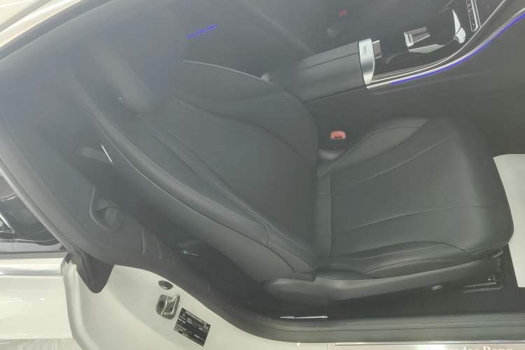 Used Mercedes-Benz CLE 2024 CLE 260 Coupe Right Front Seat