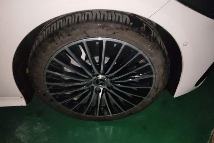 Used Mercedes-Benz CLE 2024 CLE 300 4MATIC Dynamic Coupe Right Front Wheel Hub