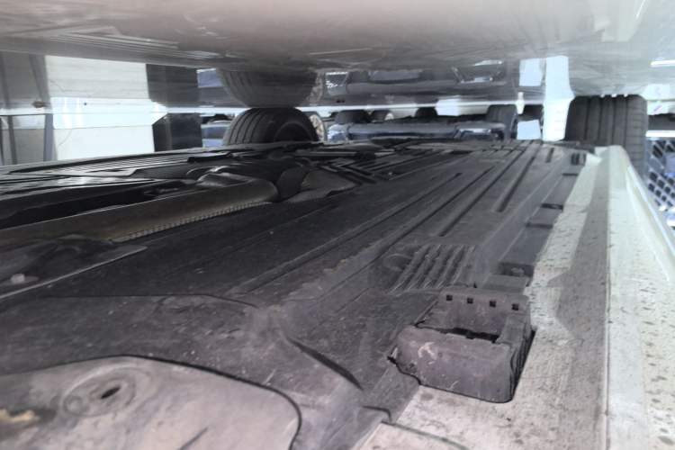Used Mercedes-Benz CLE 2024 CLE 300 4MATIC Luxury Coupe Right Side Sill