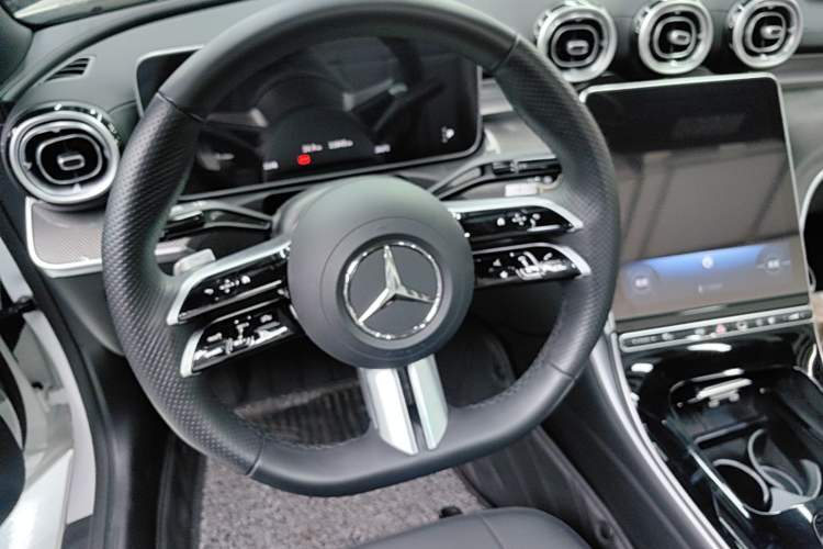 Used Mercedes-Benz CLE 2024 CLE 260 Convertible Coupe Steering Wheel
