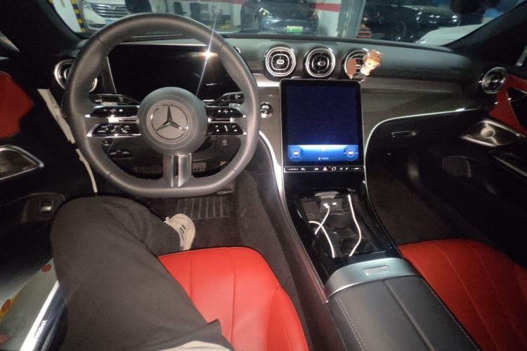 Used Mercedes-Benz CLE 2025 CLE 300 4MATIC Luxury Coupe Center Console