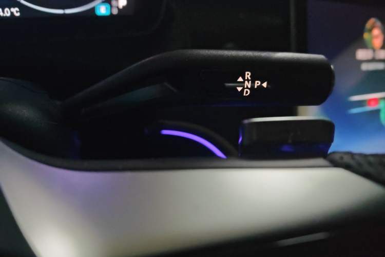 Used Mercedes-Benz CLE 2025 CLE 300 4MATIC Dynamic Coupe Gear Lever