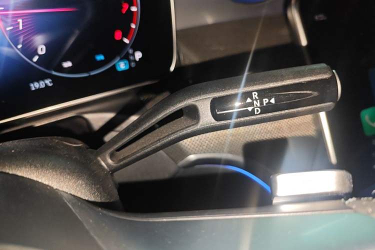 Used Mercedes-Benz CLE 2025 CLE 300 4MATIC Luxury Coupe Gear Lever