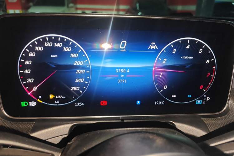 Used Mercedes-Benz CLE 2025 CLE 300 4MATIC Luxury Coupe Odometer Close Up