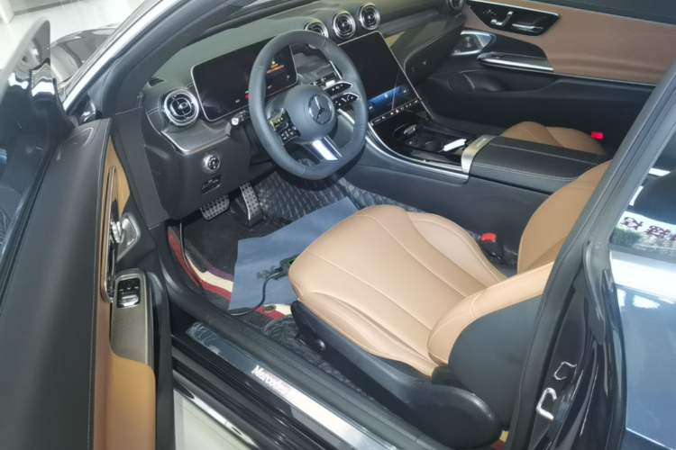 Used Mercedes-Benz CLE 2025 CLE 300 4MATIC Dynamic Coupe Driver Seat