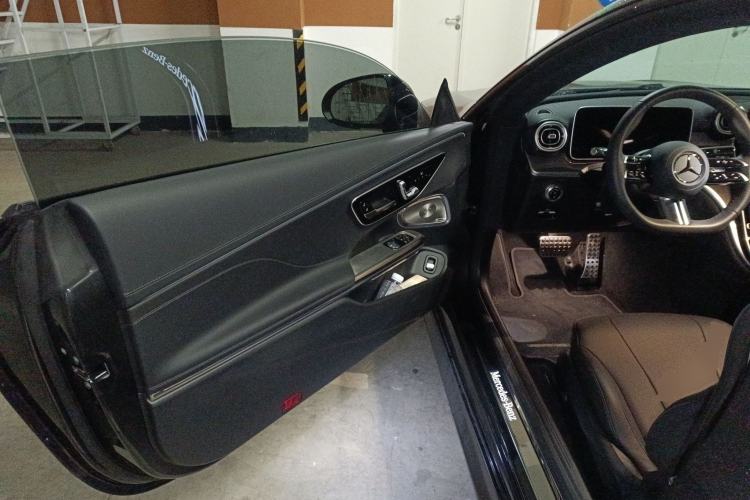 Used Mercedes-Benz CLE 2025 CLE 300 4MATIC Dynamic Coupe Driver Seat