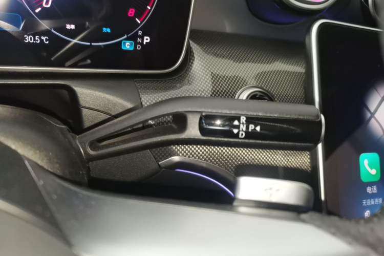 Used Mercedes-Benz CLE 2025 CLE 300 4MATIC Dynamic Coupe Gear Lever