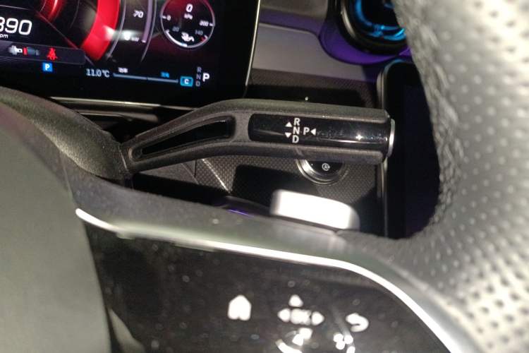 Used Mercedes-Benz CLE 2025 CLE 300 4MATIC Dynamic Coupe Gear Lever