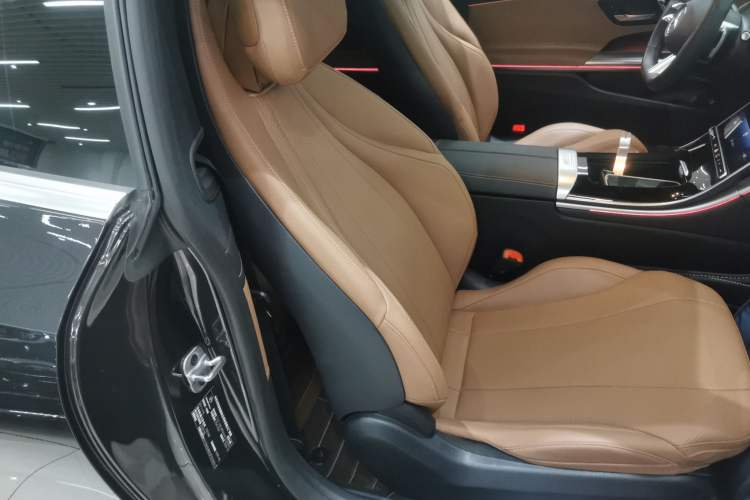Used Mercedes-Benz CLE 2025 CLE 260 Coupe Right Front Seat